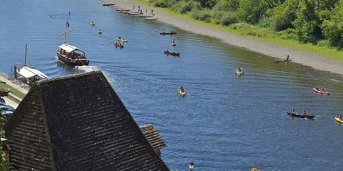 Bannière de canoë en Corrèze