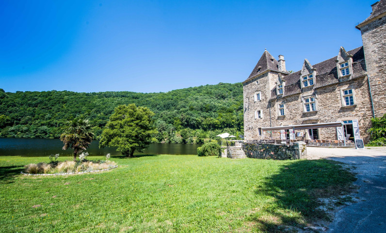 Château du Gibanel avec vue sur la Dordogne