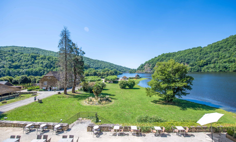 Camping-restaurant avec vue sur la Dordogne à Gibanel