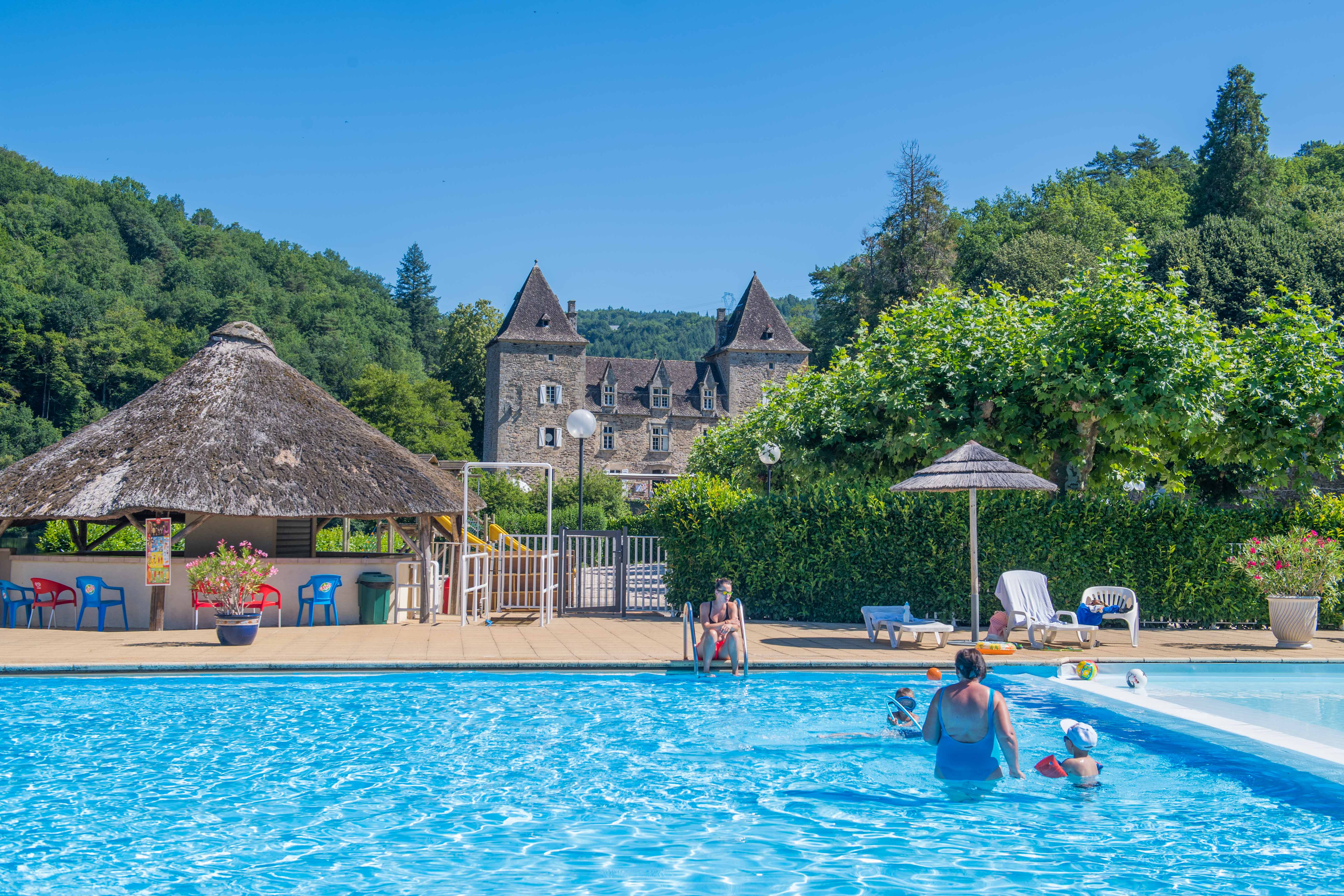 Camping avec piscine et vue sur le château