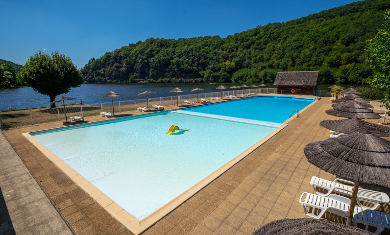 Camping avec piscine chauffée en Dordogne