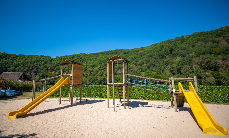 Camping Le Gibanel avec jeux pour enfants en Dordogne