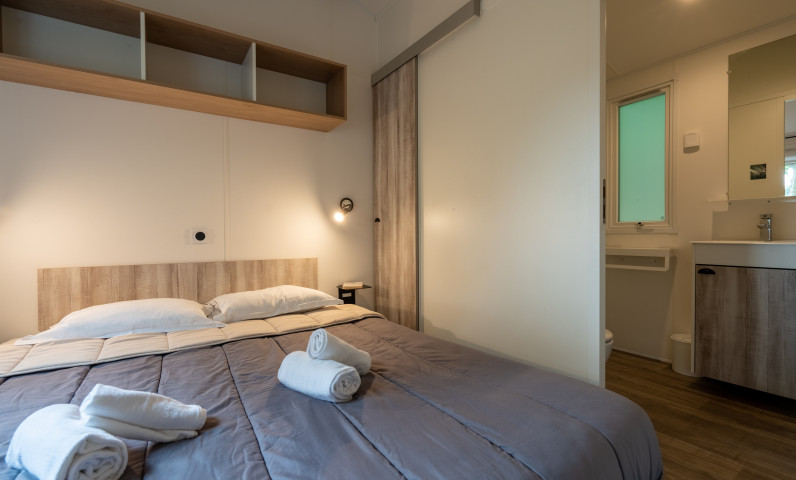 Camping Gibanel avec mobilhome et chambre double en Dordogne