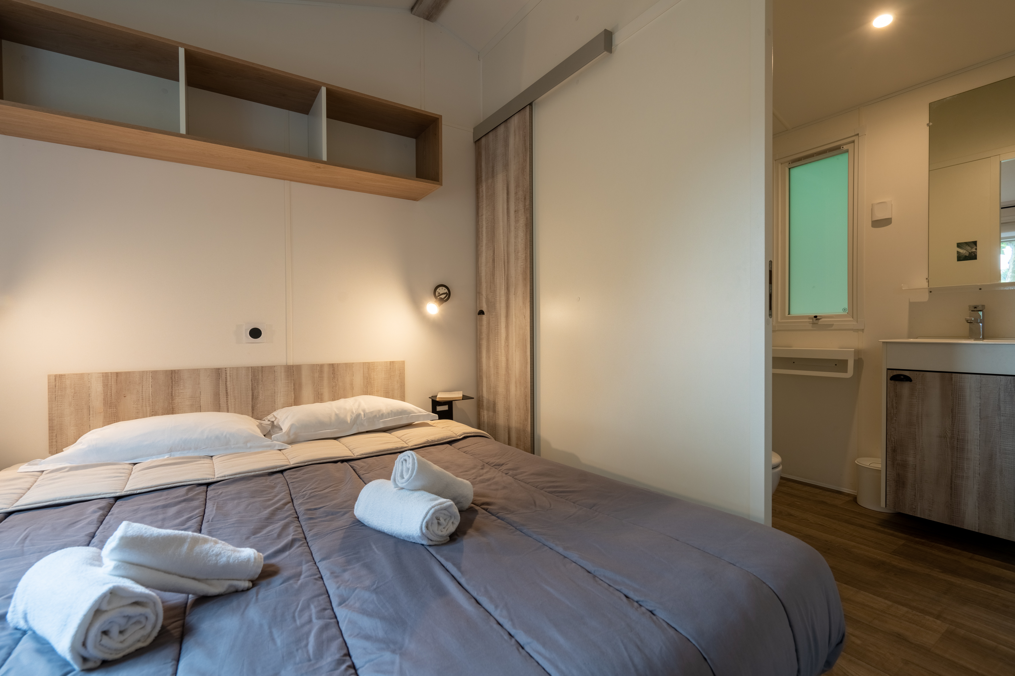 Camping Gibanel avec mobilhome et chambre double en Dordogne