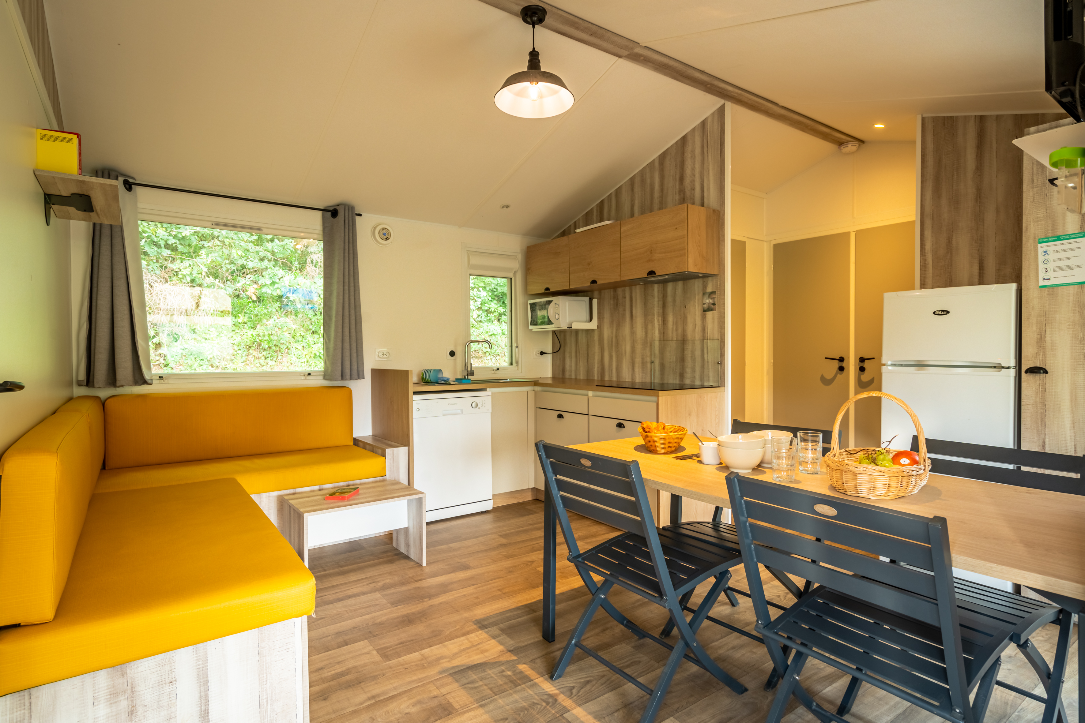 Camping Gibanel avec intérieur salon
