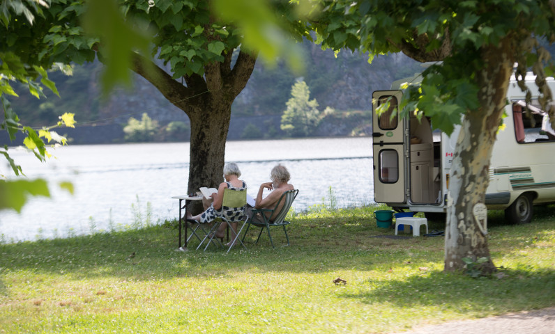 Camping avec emplacement et vue sur la Dordogne