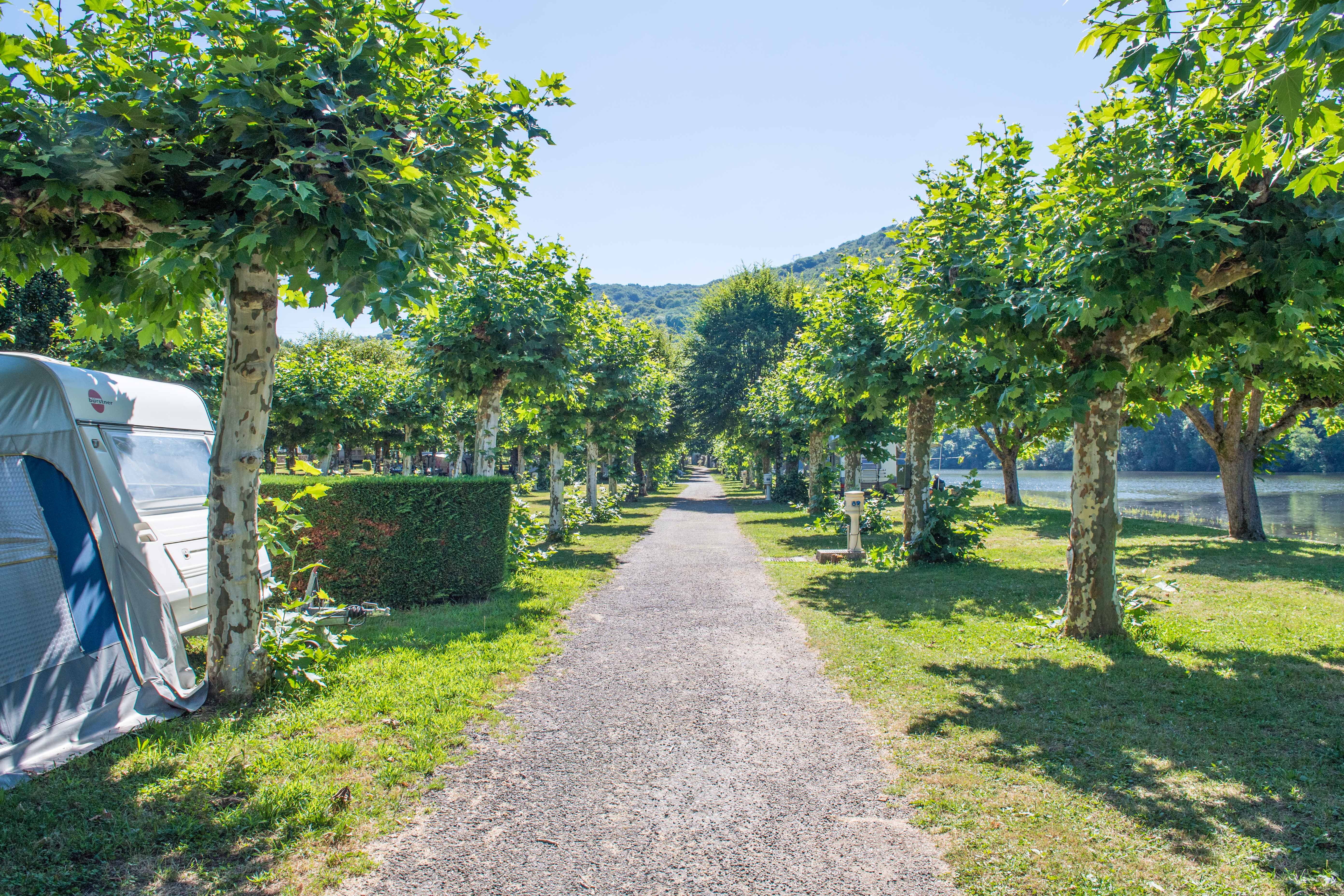 Camping avec emplacement pour camping-car pas cher en Dordogne