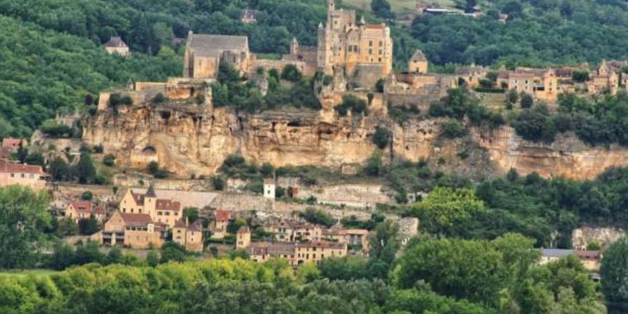 Bannière à Beaulieu-sur-Dordogne